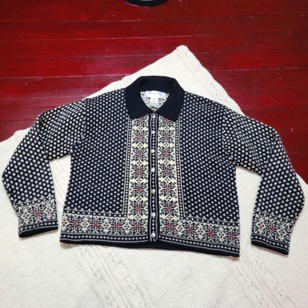 Vintage Jones New York Nordic 100% Wool Crop Sweater size MP Red Black